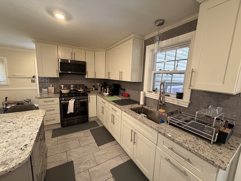 21 Englewood Avenue Worcester, MA 01603 - Photo 26 of 42