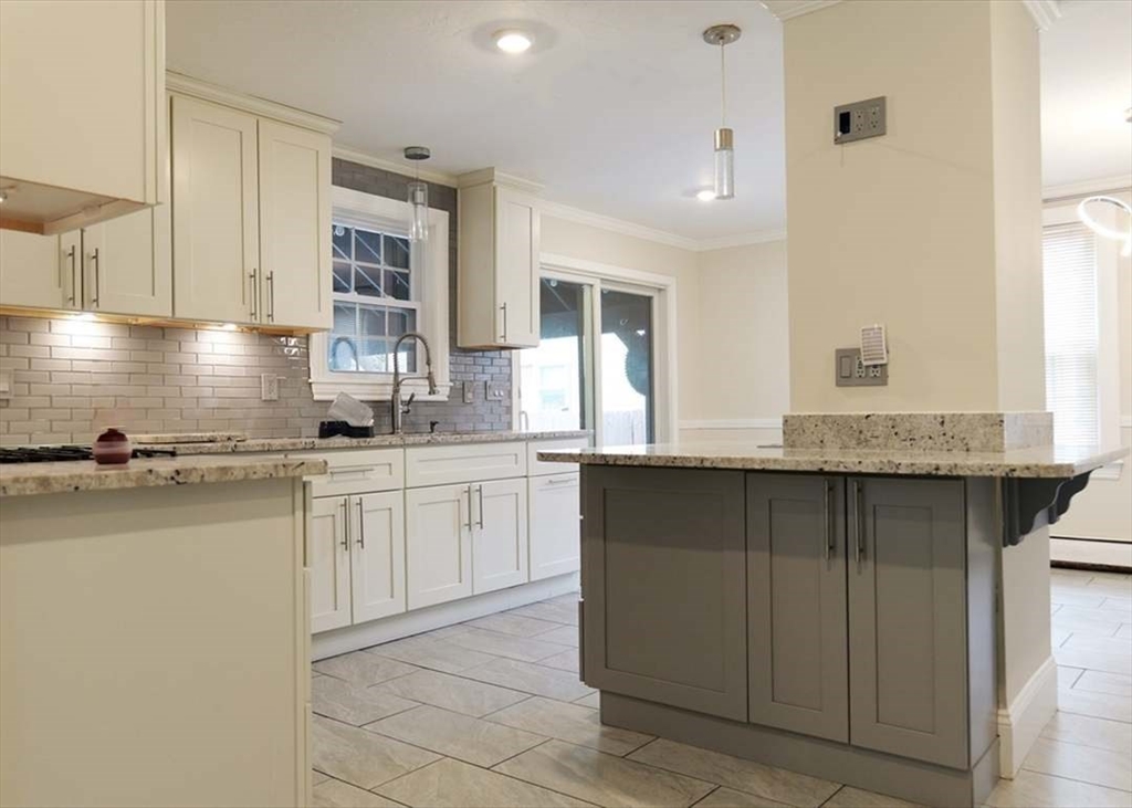 21 Englewood Avenue Worcester, MA 01603 - Photo 5 of 42