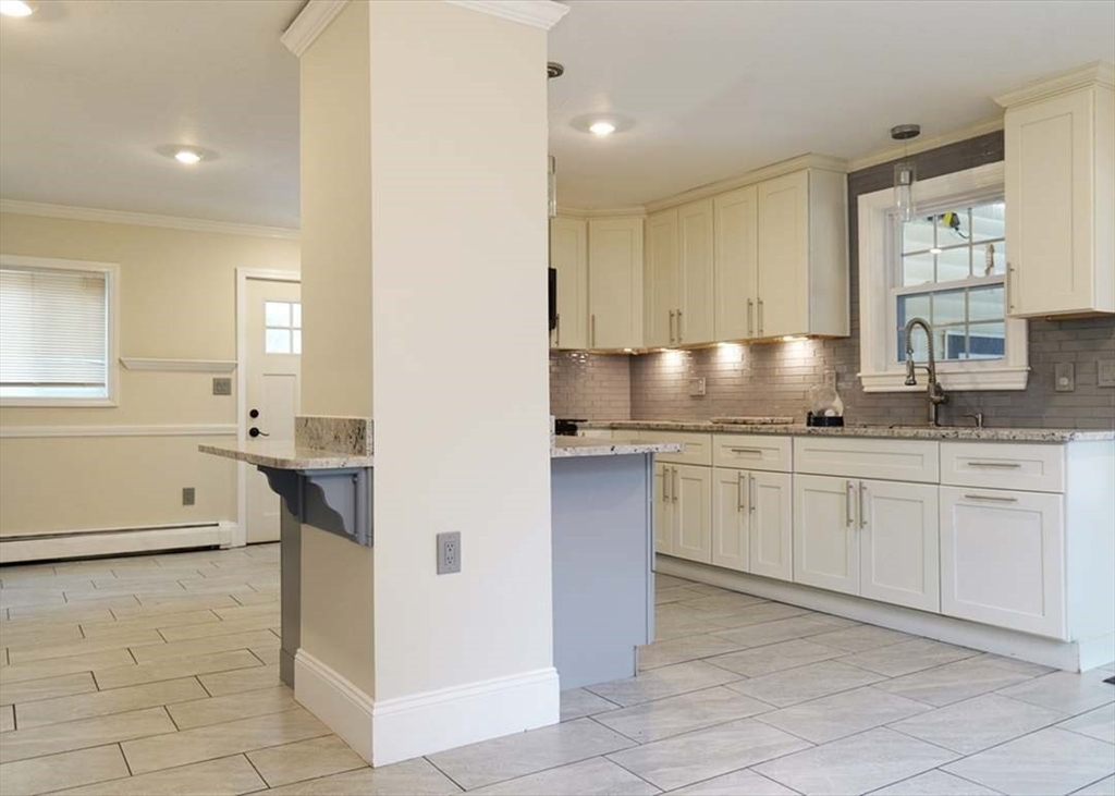 21 Englewood Avenue Worcester, MA 01603 - Photo 6 of 42