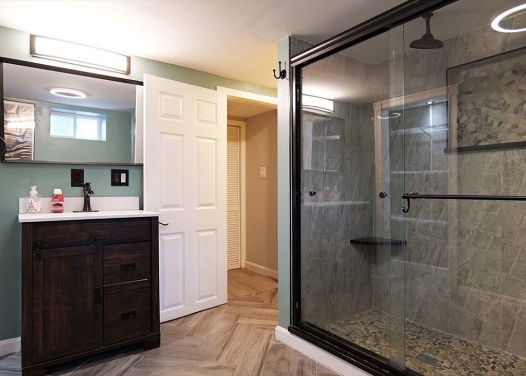 21 Englewood Avenue Worcester, MA 01603 - Photo 9 of 42