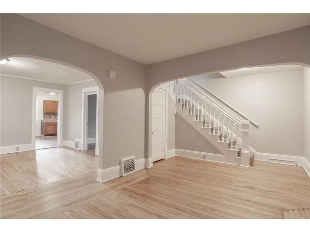 $2,750 | 4007 North Girard Avenue, Minneapolis, MN 55412