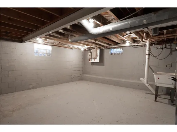 $2,750 | 4007 North Girard Avenue, Minneapolis, MN 55412