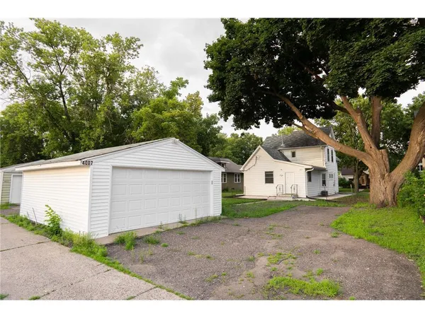 $2,750 | 4007 North Girard Avenue, Minneapolis, MN 55412