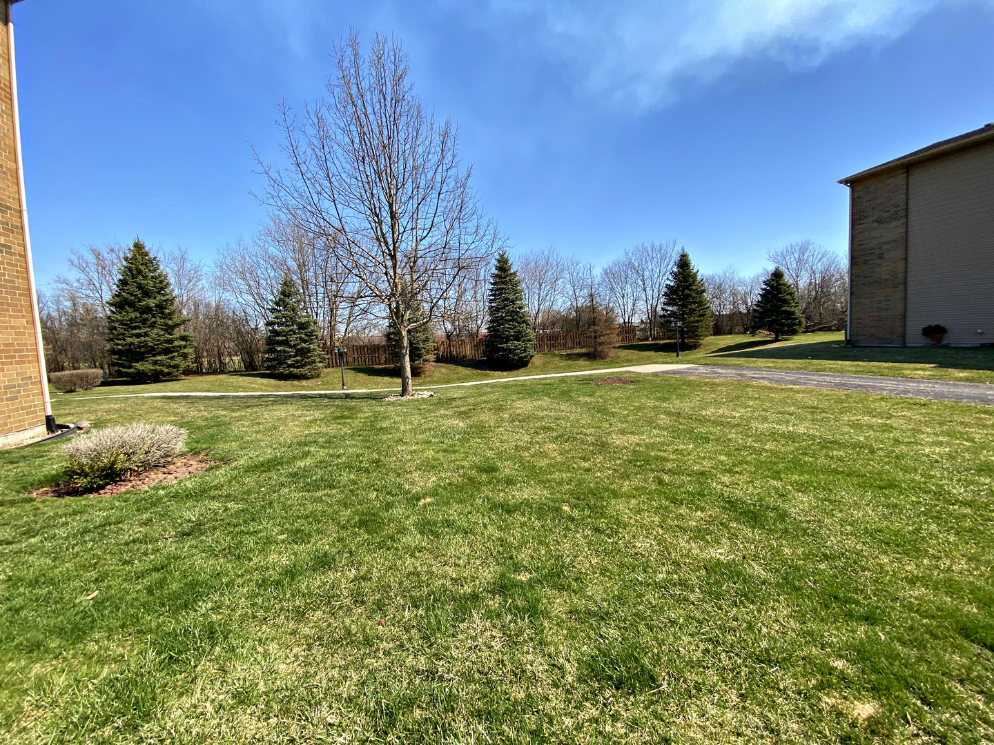 615 South Virginia Road, Unit 204 Crystal Lake, IL 60014 - Photo 9 of 9 a view of a basketball court