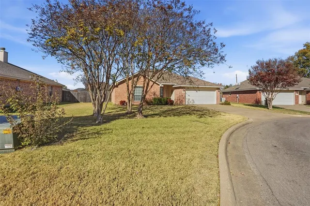 $265,000 | 212 Preston Drive, Cleburne, TX 76033