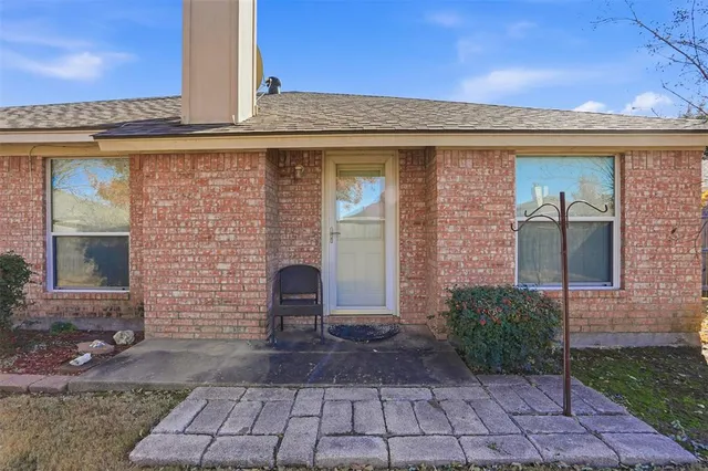 $265,000 | 212 Preston Drive, Cleburne, TX 76033