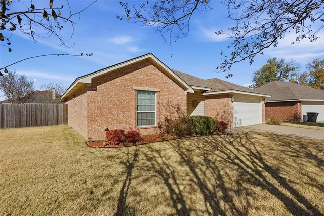 $265,000 | 212 Preston Drive, Cleburne, TX 76033