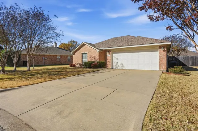 $265,000 | 212 Preston Drive, Cleburne, TX 76033
