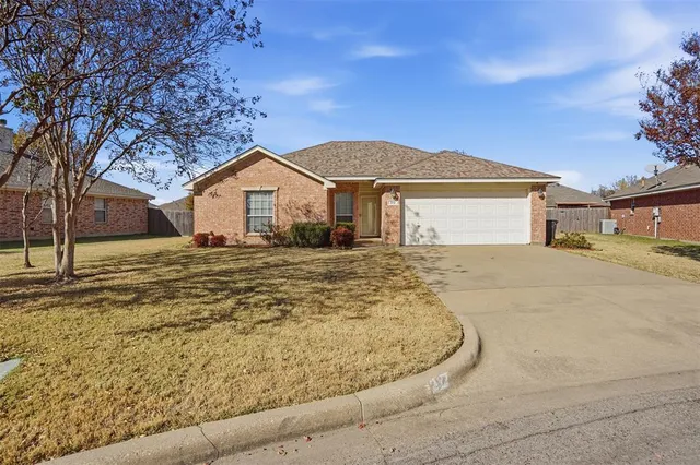 $265,000 | 212 Preston Drive, Cleburne, TX 76033