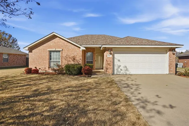 $265,000 | 212 Preston Drive, Cleburne, TX 76033