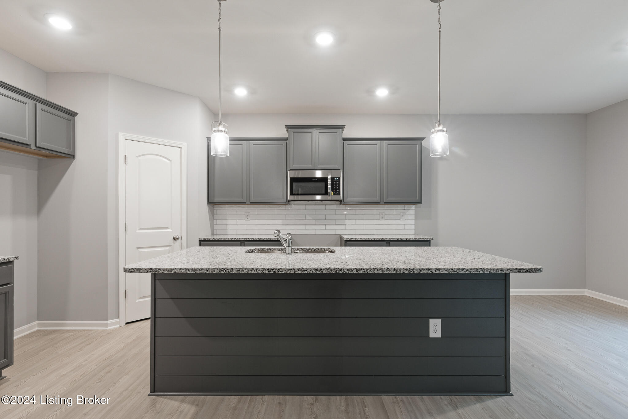 8432 Gateway Run Road Louisville, KY 40229 - Photo 11 of 50 8432 Gateway Run Rd-11
