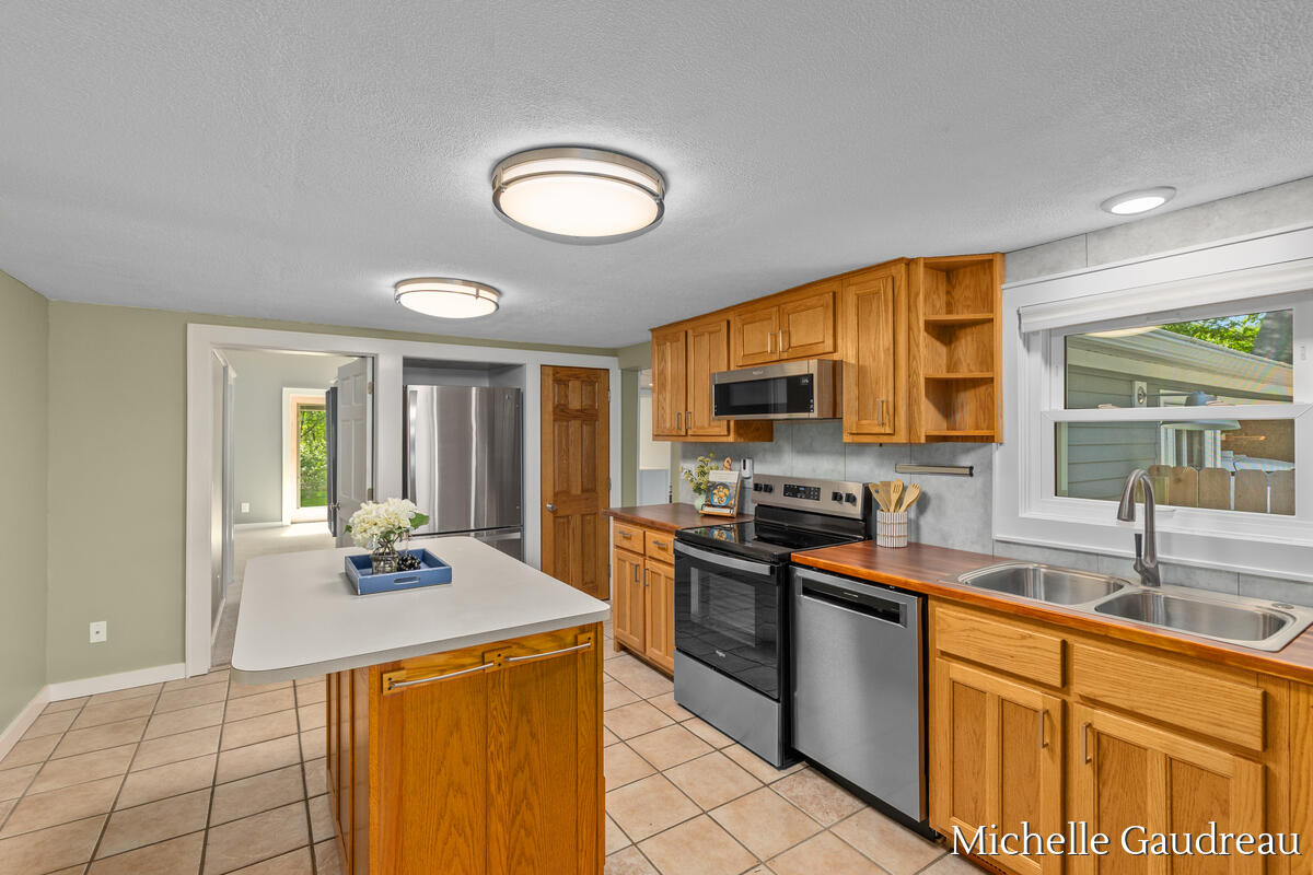 621 Eagle Point Road Lake Odessa, MI 48849 - Photo 14 of 47 621-Eagle_013