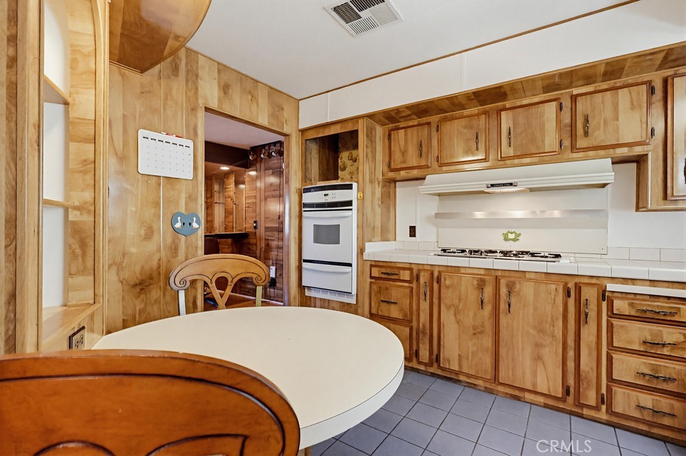 31244 North Lakehills Road Castaic, CA 91384 - Photo 21 of 72 Kitchen