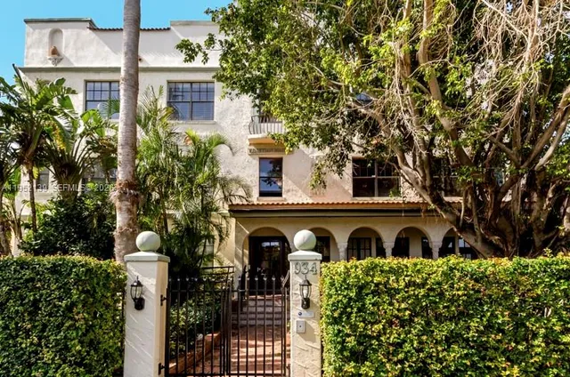 $1,800 | 934 Michigan Avenue, Unit 301, Miami Beach, FL 33139