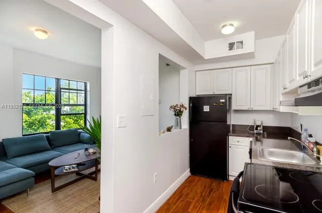 $1,800 | 934 Michigan Avenue, Unit 301, Miami Beach, FL 33139