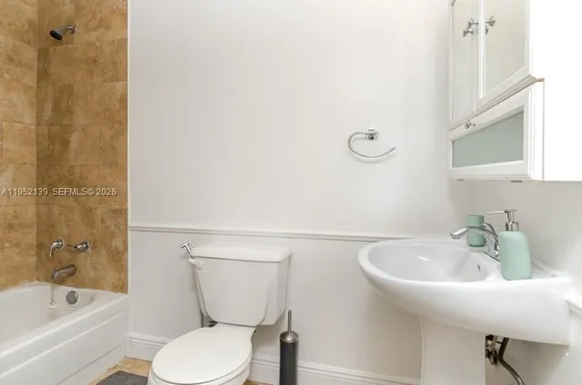 $1,800 | 934 Michigan Avenue, Unit 301, Miami Beach, FL 33139