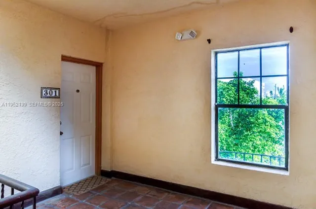 $1,800 | 934 Michigan Avenue, Unit 301, Miami Beach, FL 33139