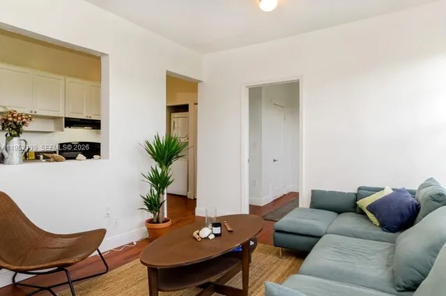 $1,800 | 934 Michigan Avenue, Unit 301, Miami Beach, FL 33139