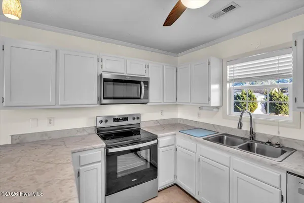 $311,900 | 423 Dion Drive, Hubert, NC 28539