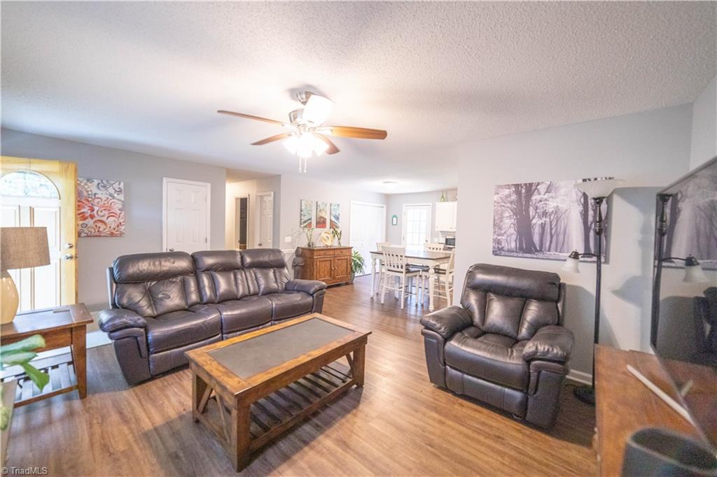 2939 Pine Ridge Road Asheboro, NC 27205 - Photo 8 of 24 Living Room