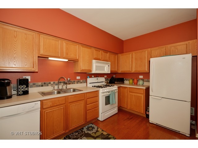 816 Crossing Way St. Charles, IL 60174 - Photo 2 of 10