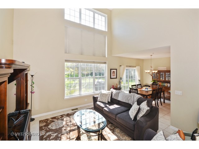 816 Crossing Way St. Charles, IL 60174 - Photo 4 of 10