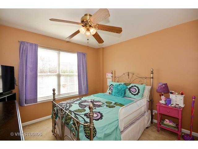 816 Crossing Way St. Charles, IL 60174 - Photo 8 of 10