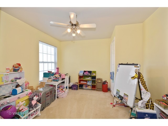 816 Crossing Way St. Charles, IL 60174 - Photo 9 of 10