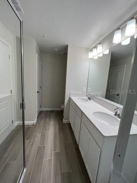 2327 Prickly Pear Way Sanford, FL 32771 - Photo 13 of 33 a bathroom with a sink a mirror and a bathtub