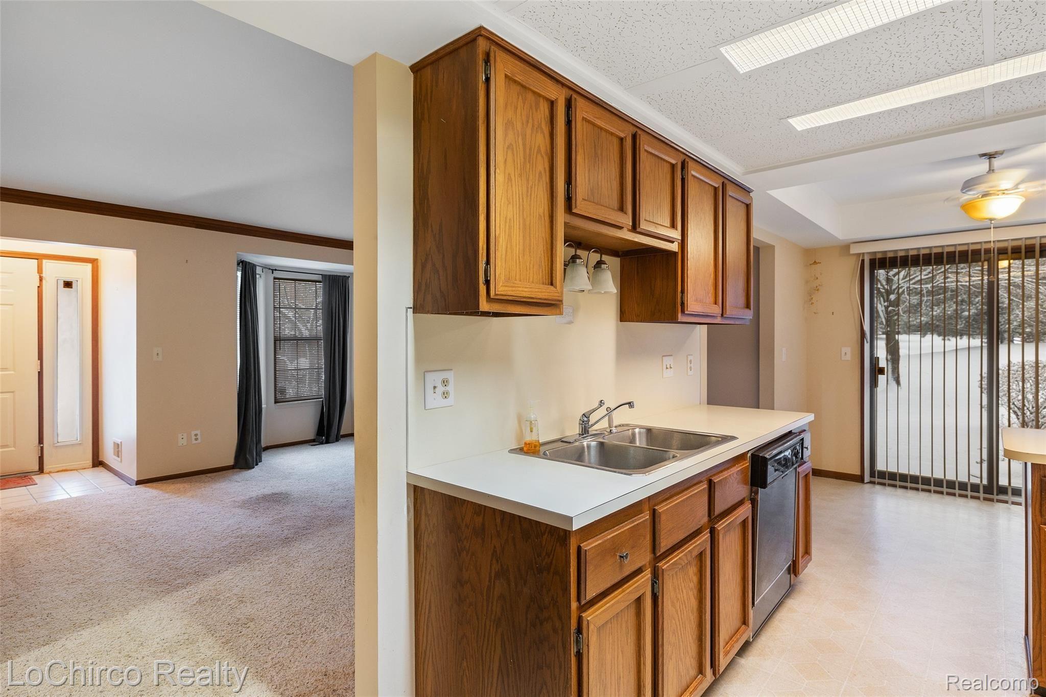 300 Meadow Bridge Drive, Unit 79 Rochester, MI 48307 - Photo 14 of 26 300 Meadow Bridge-15.jpg