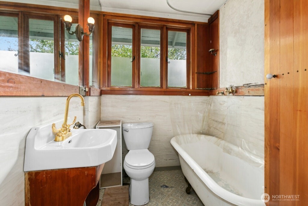 5627 44th Avenue Southwest Seattle, WA 98136 - Photo 17 of 37 a bathroom with a sink and a bathtub