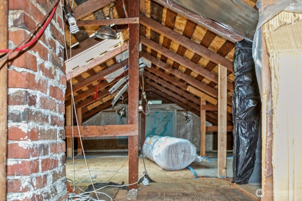 5627 44th Avenue Southwest Seattle, WA 98136 - Photo 20 of 37 a view of building with door space and balcony