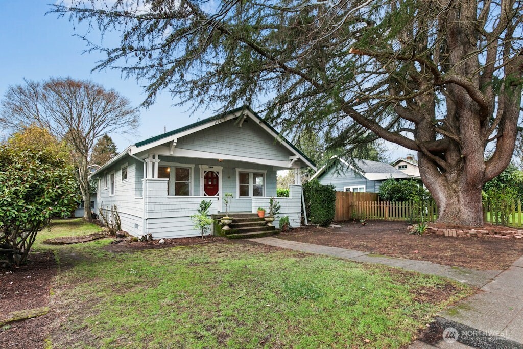 5627 44th Avenue Southwest Seattle, WA 98136 - Photo 2 of 37 a front view of a house with a yard