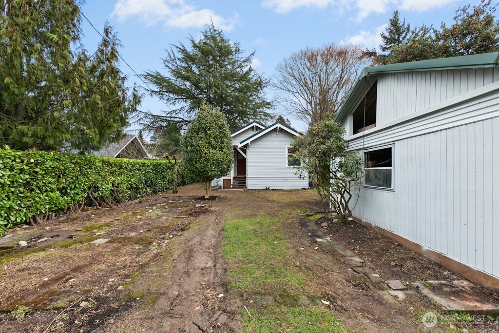 5627 44th Avenue Southwest Seattle, WA 98136 - Photo 25 of 37 a backyard of a house with plants and trees
