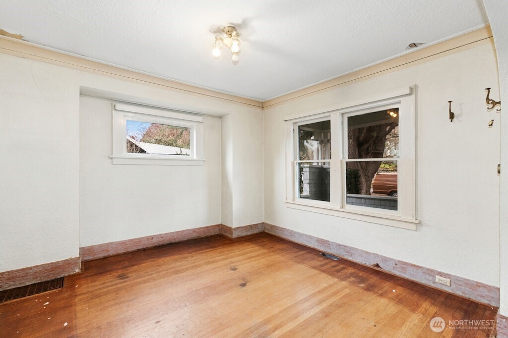 5627 44th Avenue Southwest Seattle, WA 98136 - Photo 8 of 37 an empty room with a window