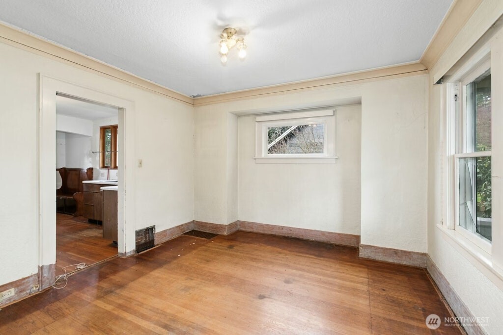 5627 44th Avenue Southwest Seattle, WA 98136 - Photo 9 of 37