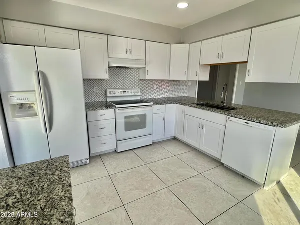 $2,200 | 1302 West Halstead Drive, Phoenix, AZ 85023