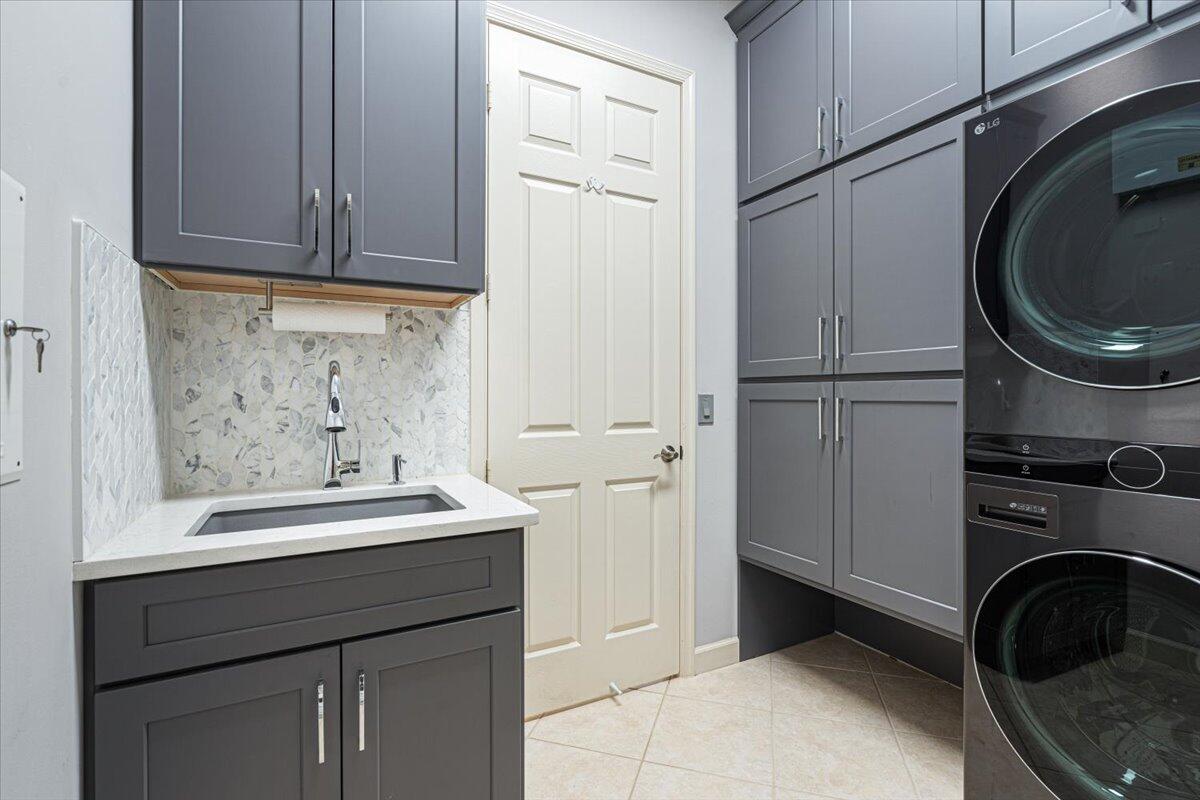 8332 Muirfield Way Port St. Lucie, FL 34986 - Photo 47 of 55 a utility room with sink dryer and washer