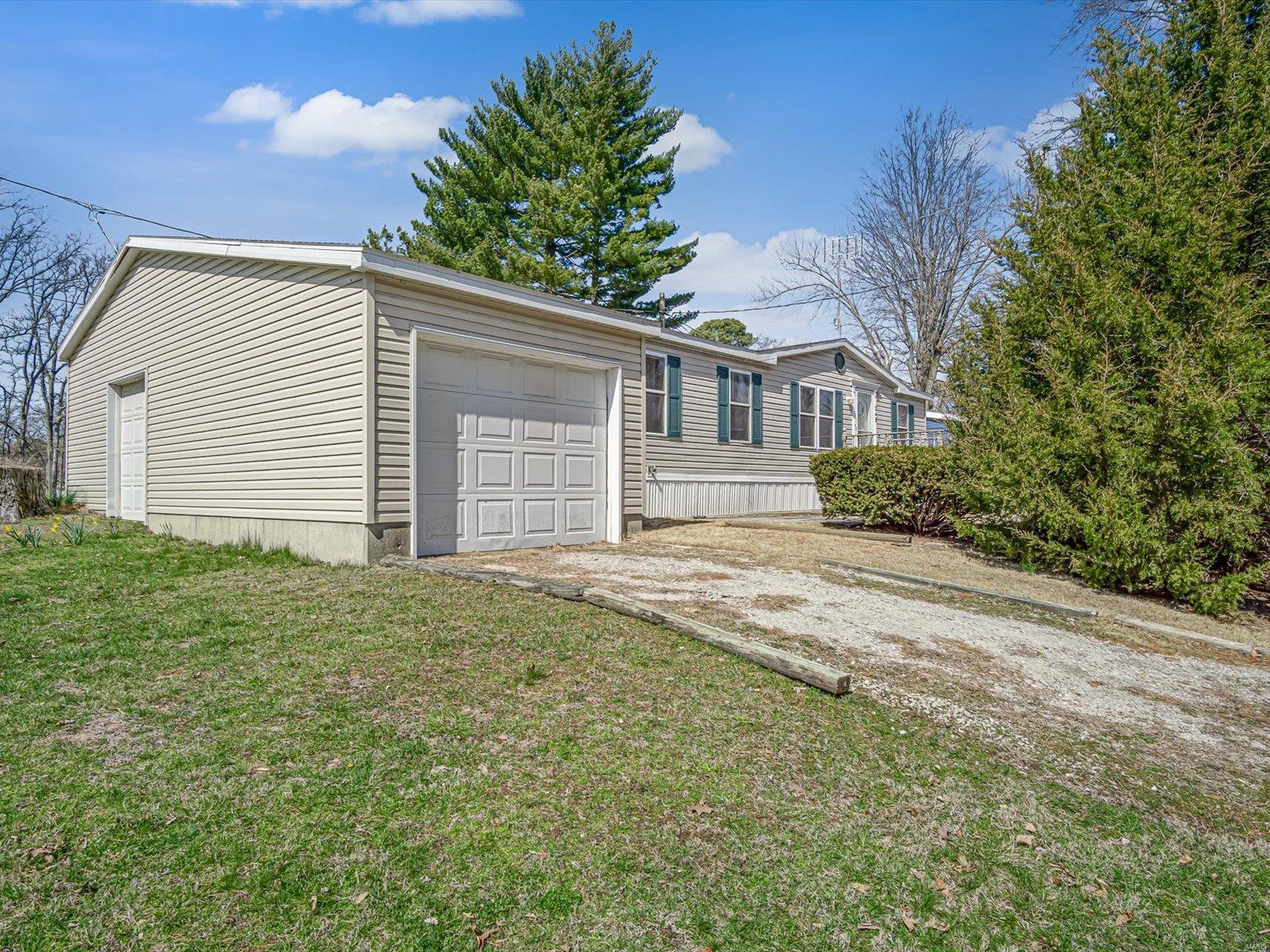 348 Recreation Area Road Marissa, IL 62257 - Photo 2 of 20