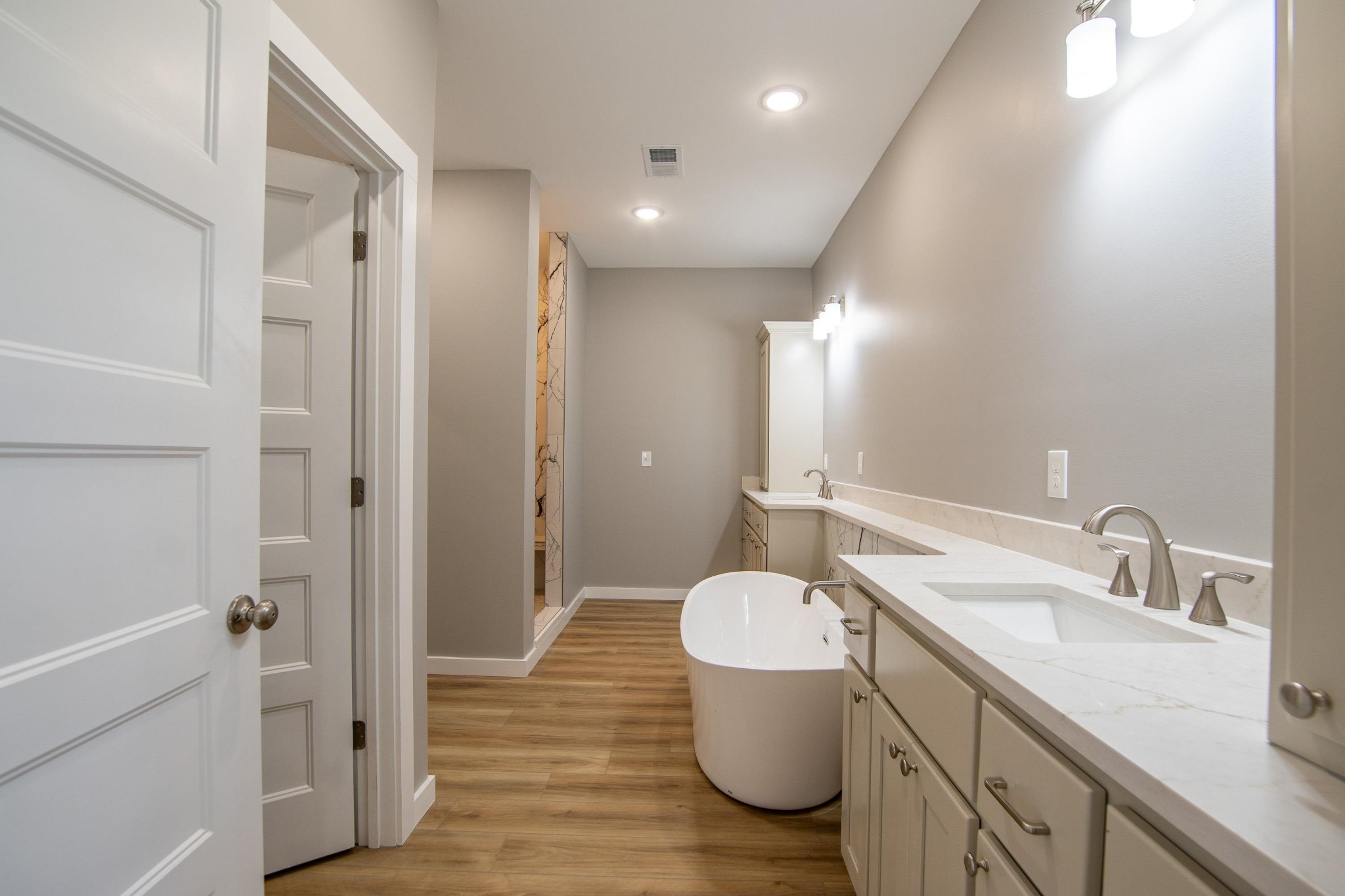 113 Braxton Lane Corinth, MS 38834 - Photo 19 of 39 a bathroom with a sink and a mirror