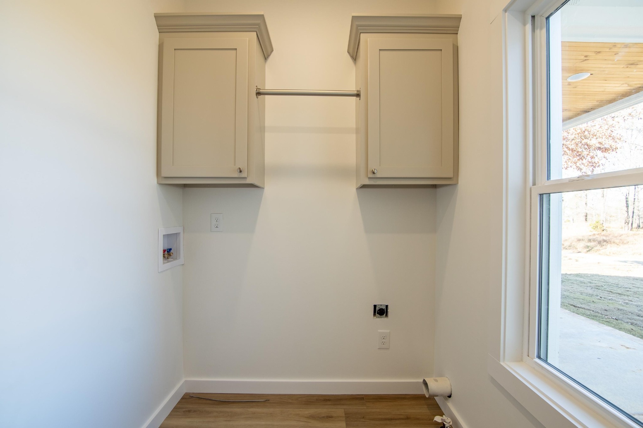 113 Braxton Lane Corinth, MS 38834 - Photo 26 of 39 a view of a small space with wooden floor and a window