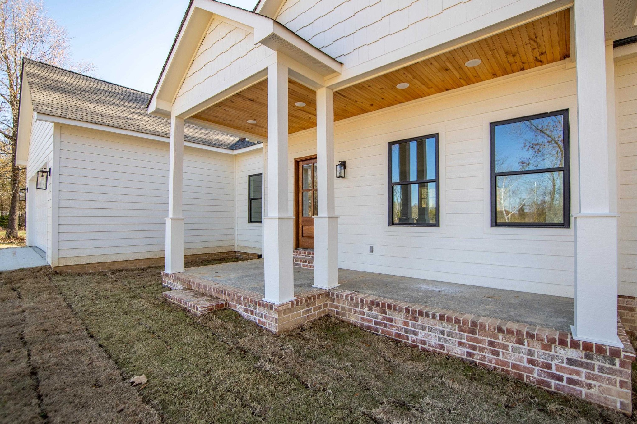 113 Braxton Lane Corinth, MS 38834 - Photo 3 of 39 a view of a porch with window