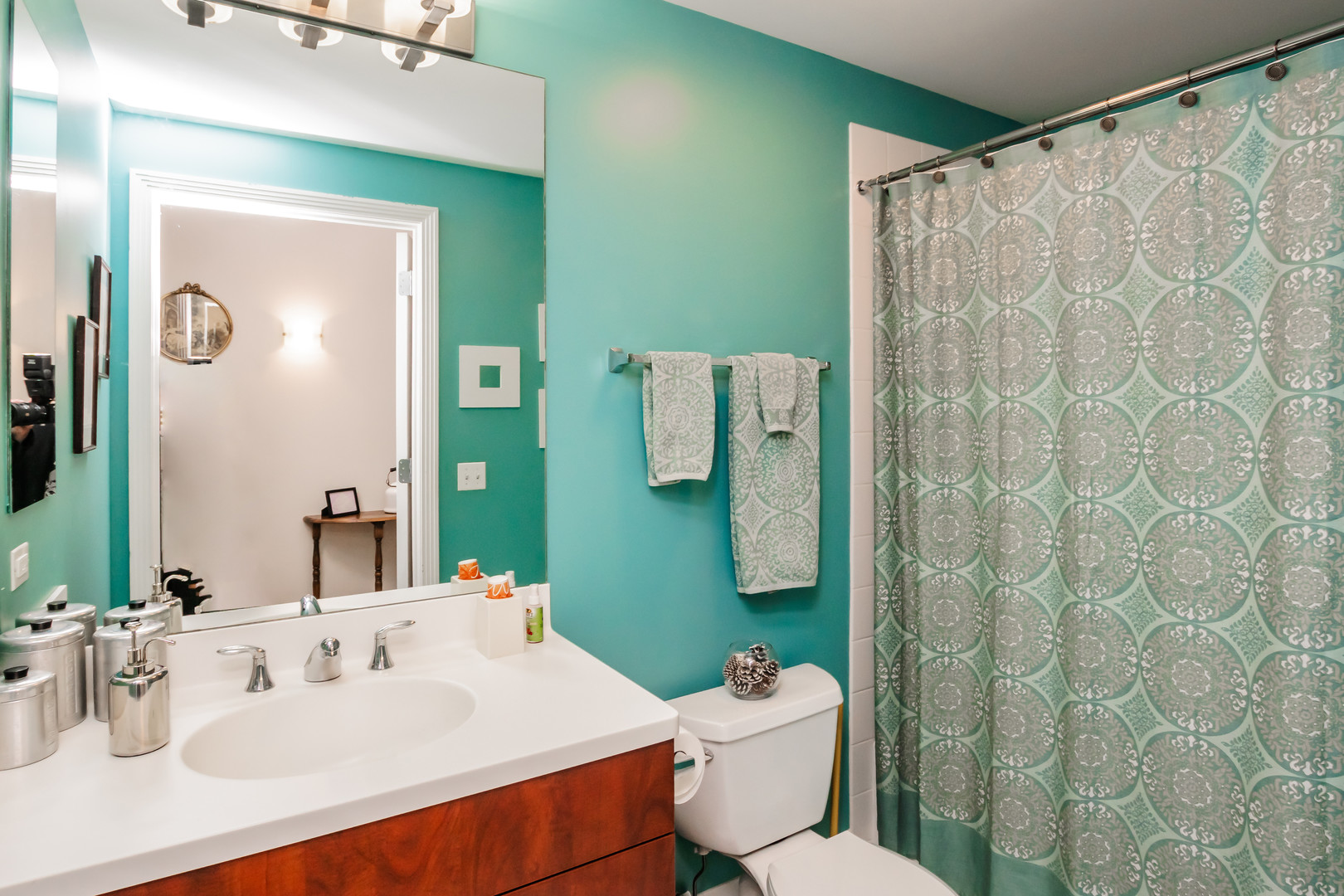 565 West Quincy Street, Unit 710 Chicago, IL 60661 - Photo 17 of 22 a bathroom with a sink a toilet and shower