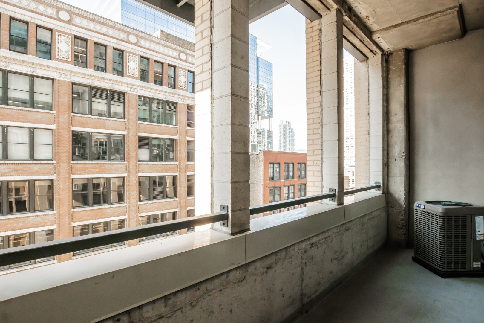565 West Quincy Street, Unit 710 Chicago, IL 60661 - Photo 20 of 22 a view of a large window and an empty space