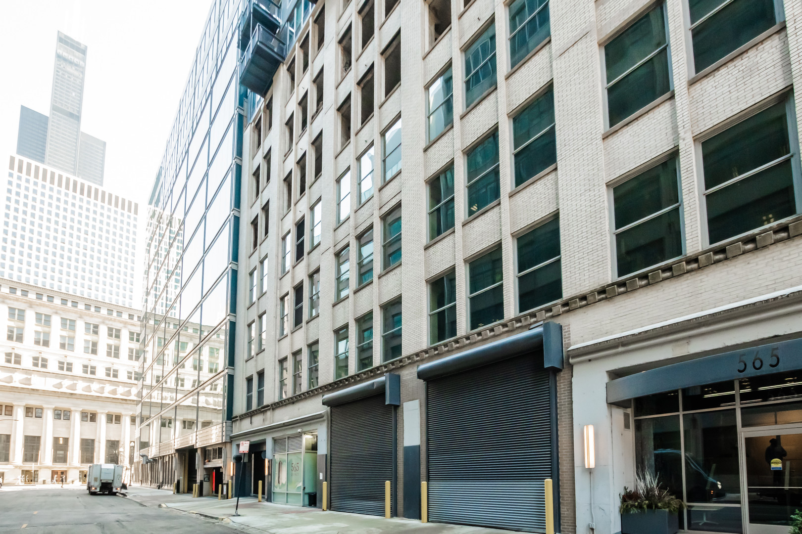 565 West Quincy Street, Unit 710 Chicago, IL 60661 - Photo 3 of 22 front view of a building
