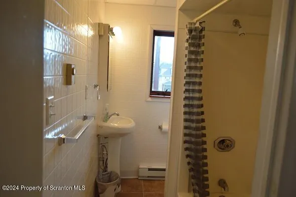 $950 | 211 South Main Street, Unit B, Pittston, PA 18640