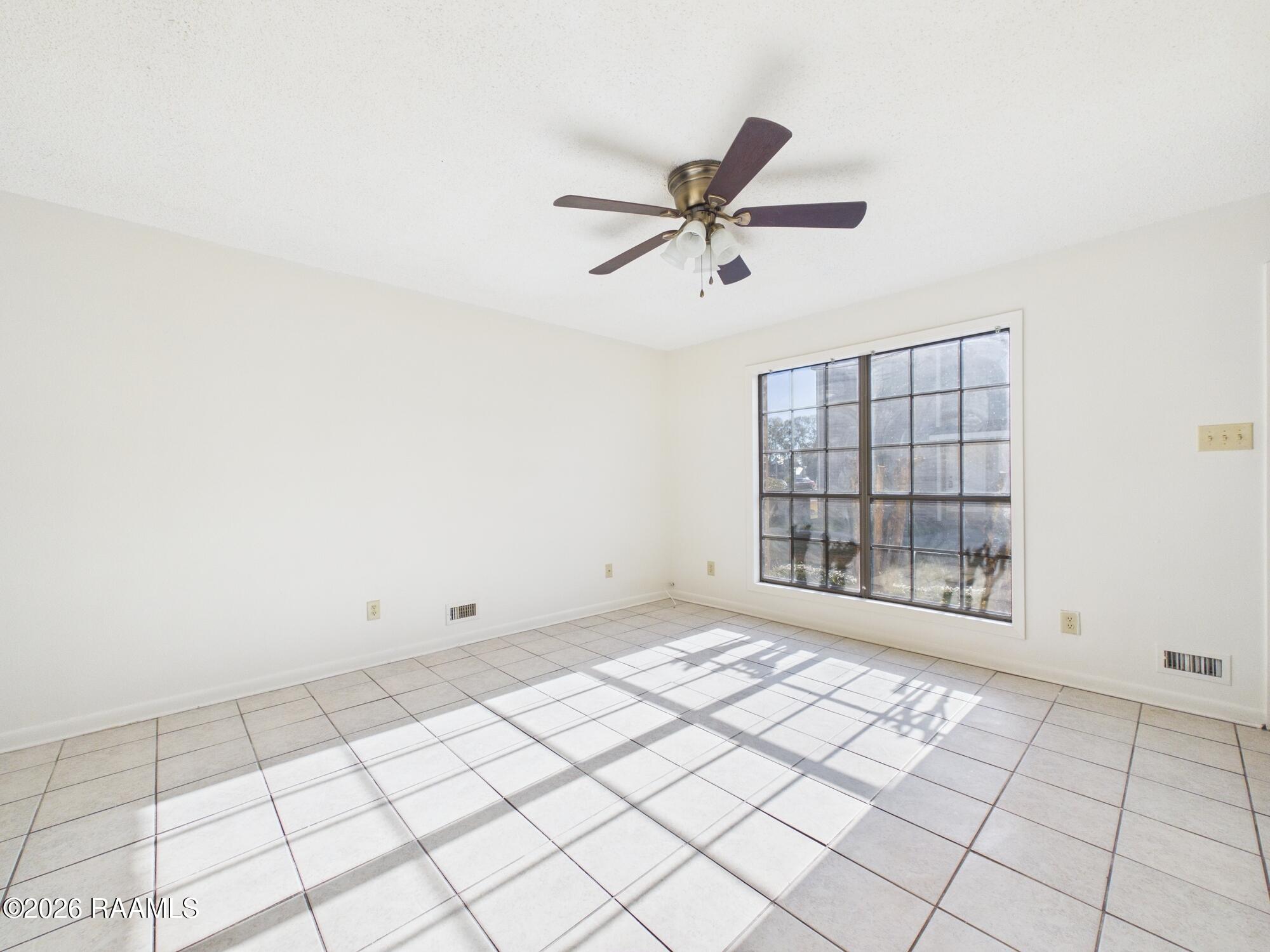 112 Country Lane, Unit 2 Lafayette, LA 70508 - Photo 3 of 21 CAM06261G6-PR0012-STILL002