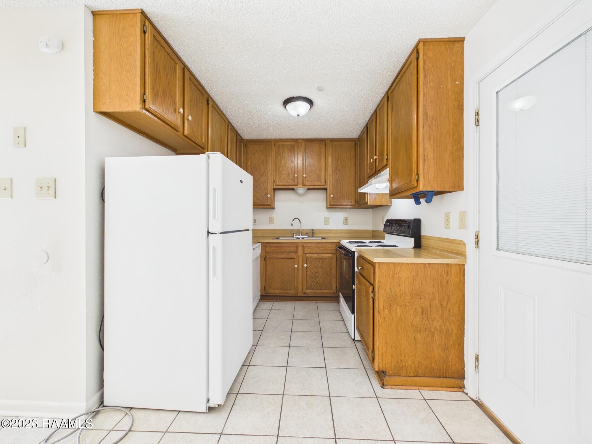 112 Country Lane, Unit 2 Lafayette, LA 70508 - Photo 5 of 21 CAM06261G6-PR0012-STILL004