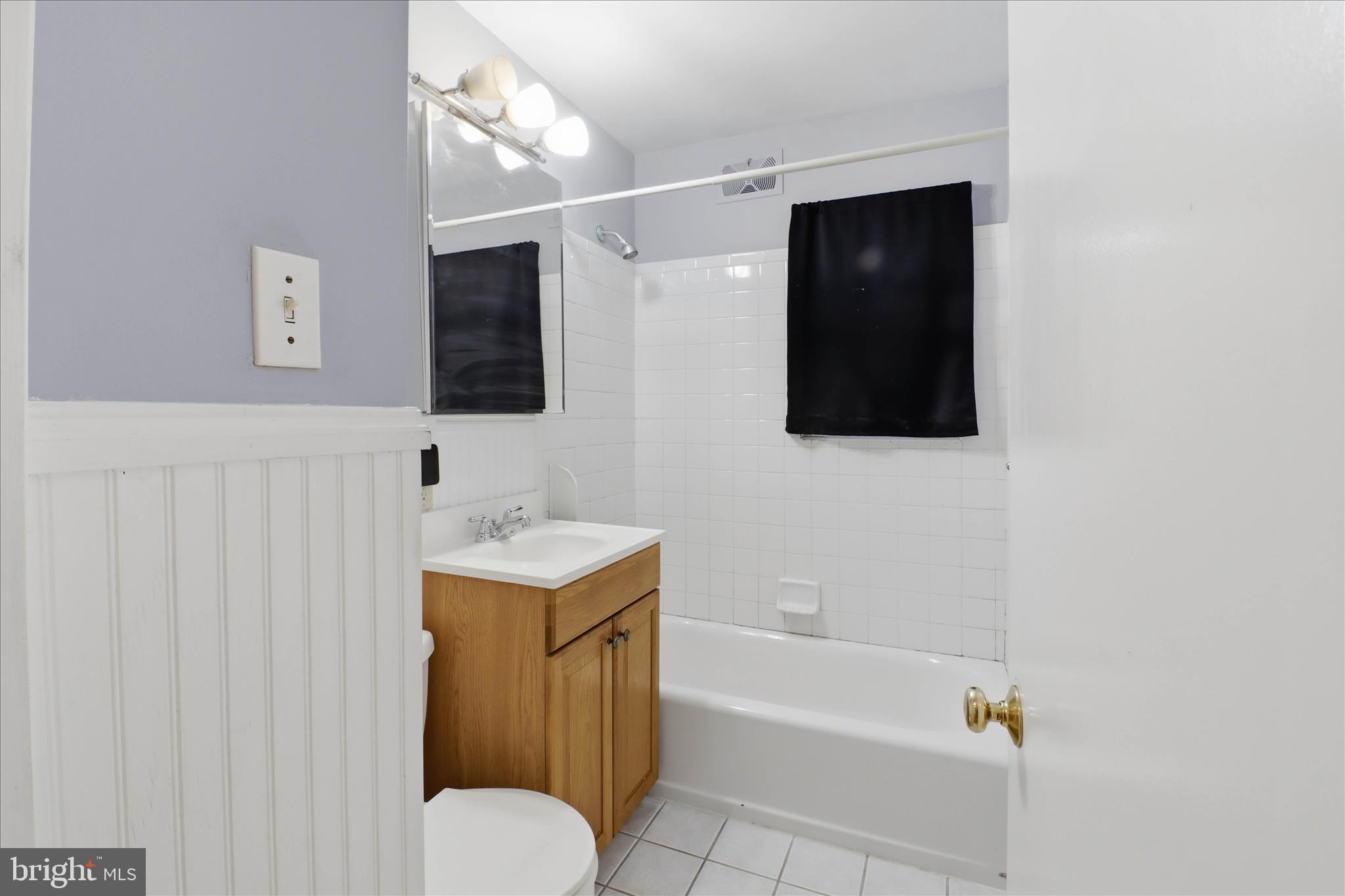 931 Rolridge Avenue Lancaster, PA 17603 - Photo 16 of 52 a bathroom with a sink toilet and tub