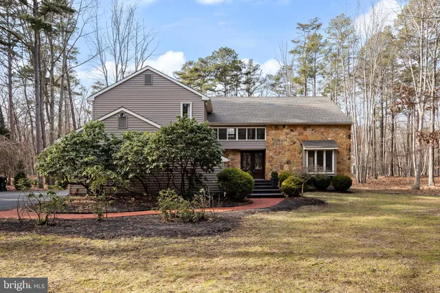$689,900 | 26 Glen Lake Drive, Medford, NJ 08055